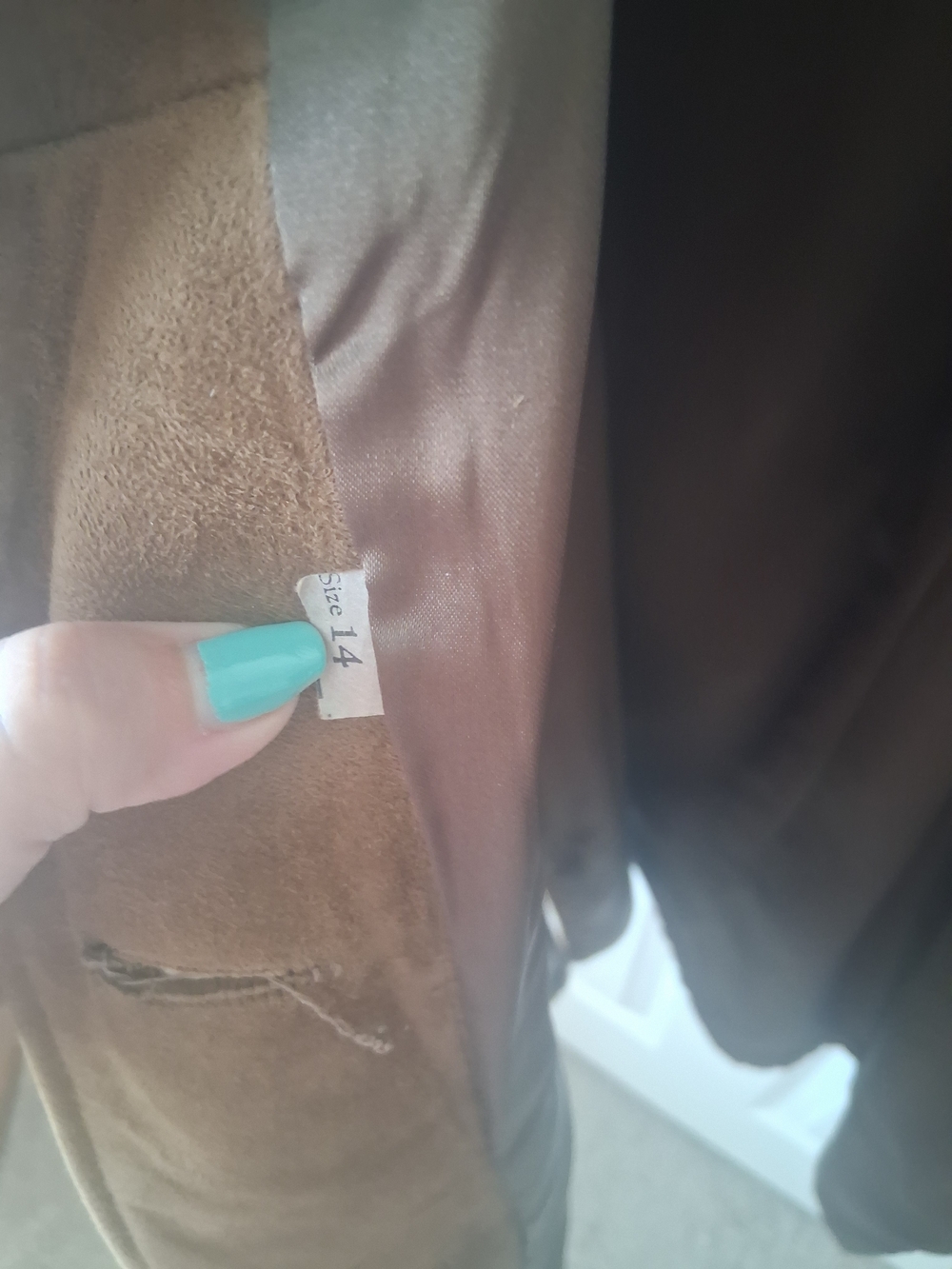 Vintage Women's Suede Coat with Mink Fur Collar - Picture 4 of 4
